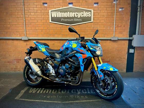 SUZUKI GSR 750 